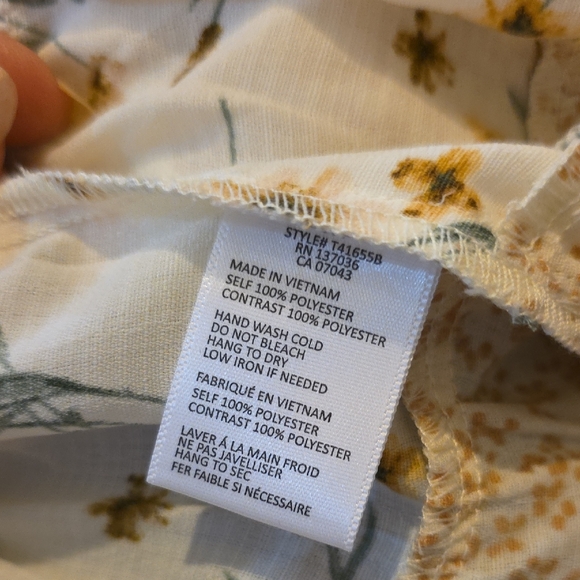 Paper Crane Floral Ruffle Hem Blouse Sz Med. - Picture 6 of 6